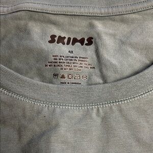 SKIMS Long Sleeve Tee in Kyanite 4X